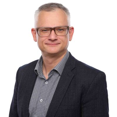 Dr. Daniel Büttner