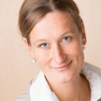  Caroline Gast
